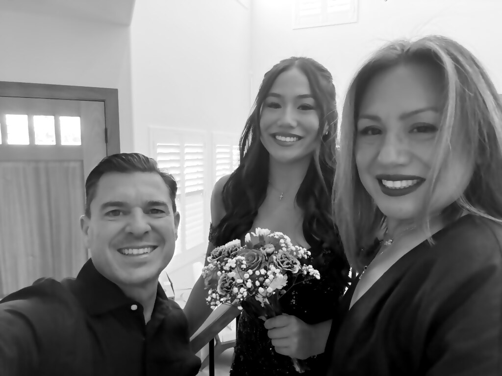 Family quinceañera moment
